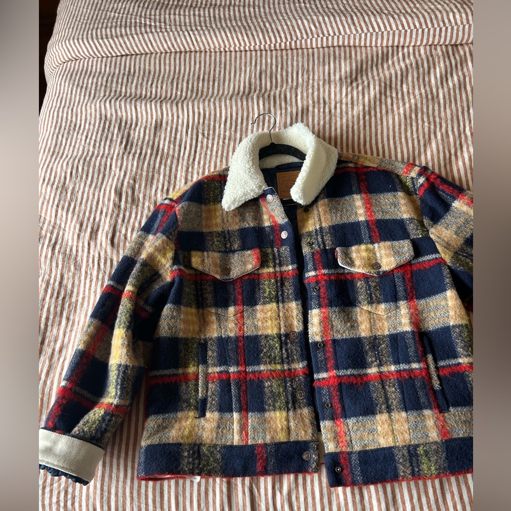NWOT Levi’s Plaid Trucker Jacket